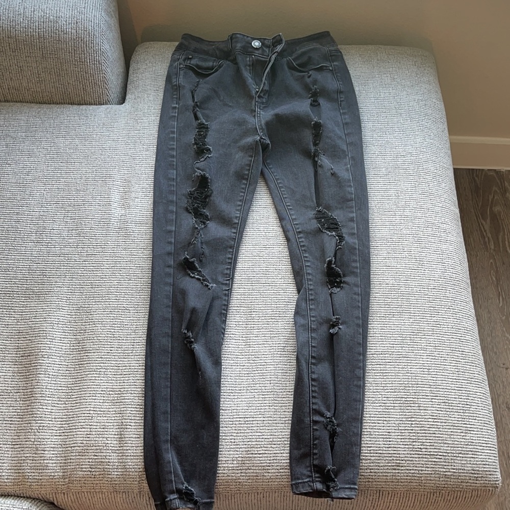 Black Ripped Jeans ➰ - Picture 5 of 6